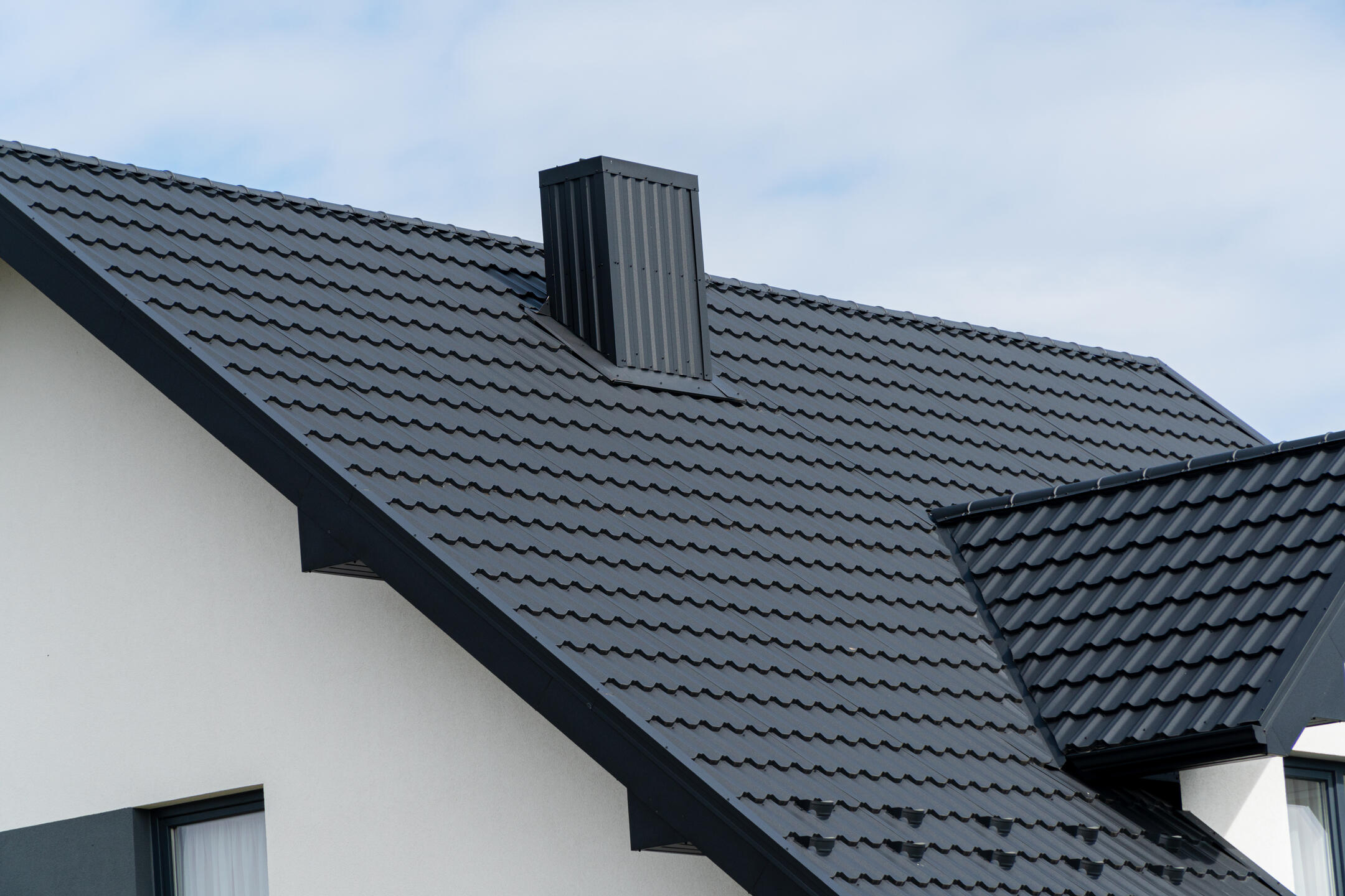 metal roofing palm beach fl-black shingles on a white house