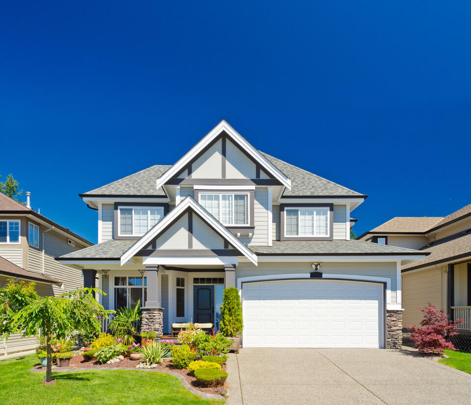 roofing stuart fl-white sided house with gray shingles